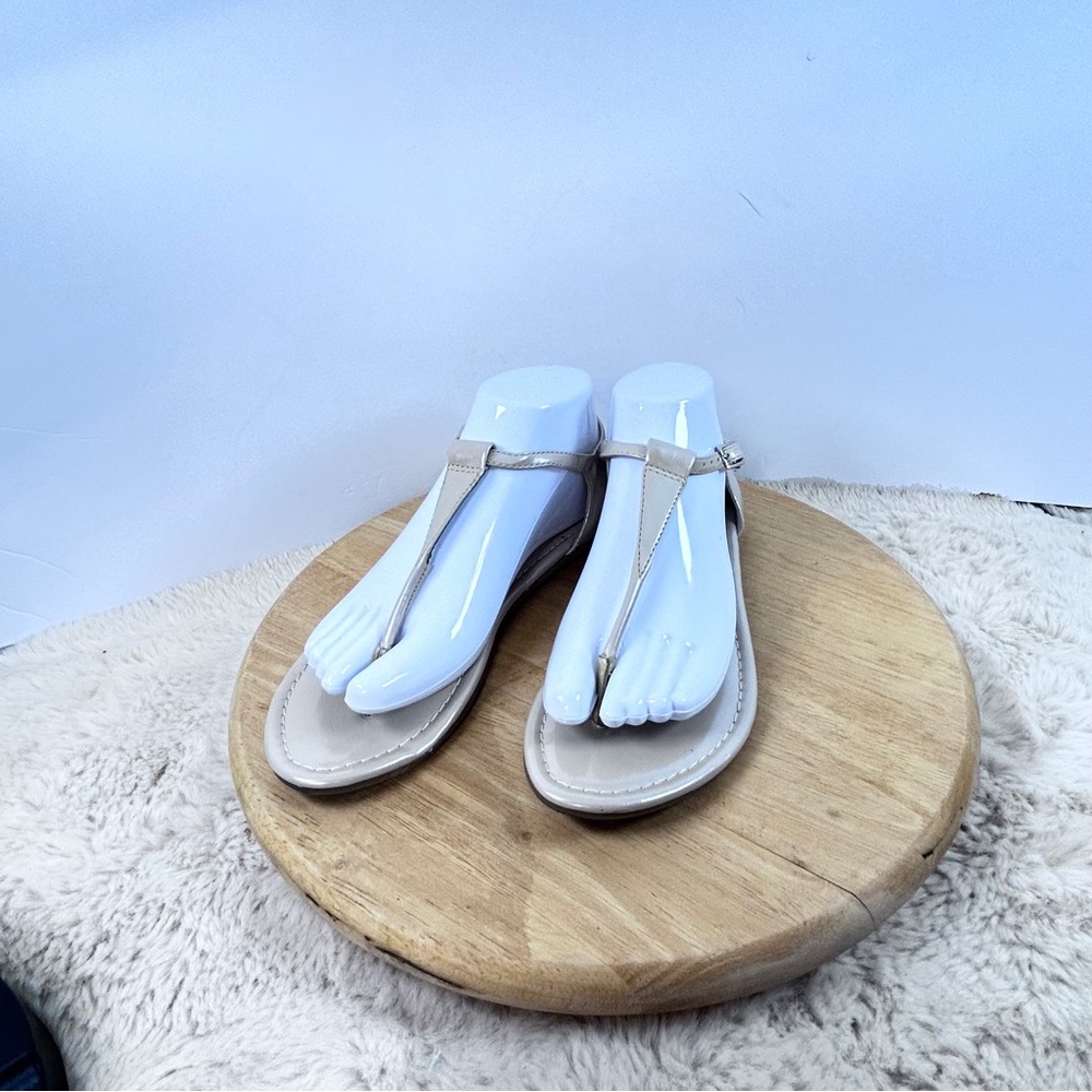 Jessica Simpson White Sandals Minimalist Design‎